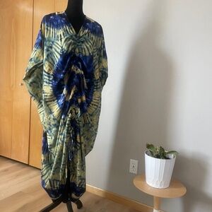 Blue and Yellow Tie-Dye Kaftan

ALL REASONABLE OFFERS ACCEPTED

A1 0226